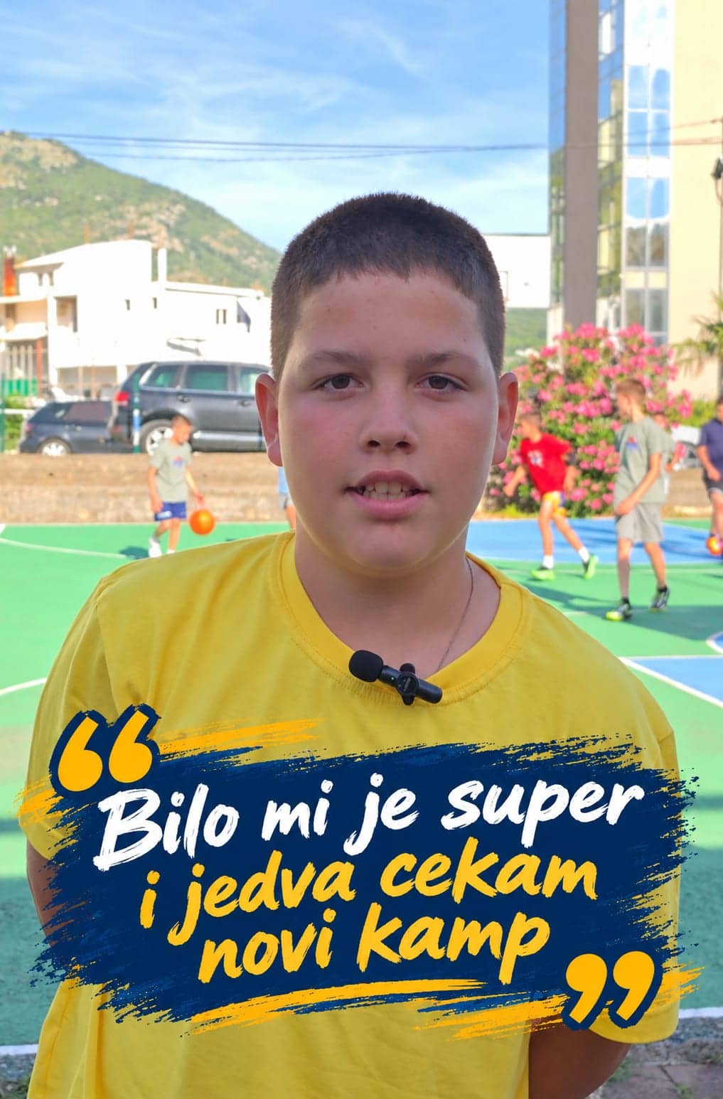 Polaznik na terenu sa citatom „Bilo mi je super i jedva čekam novi kamp“